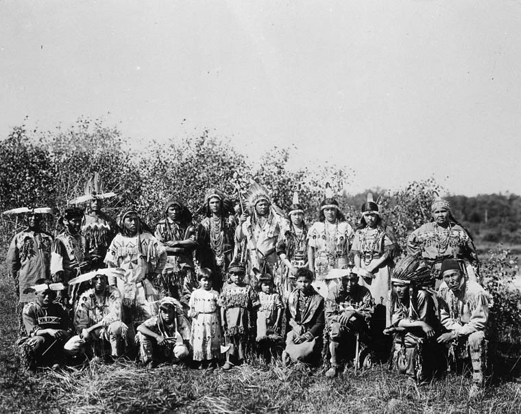 <p>The <em>Hiawatha Play </em>Cast</p>
