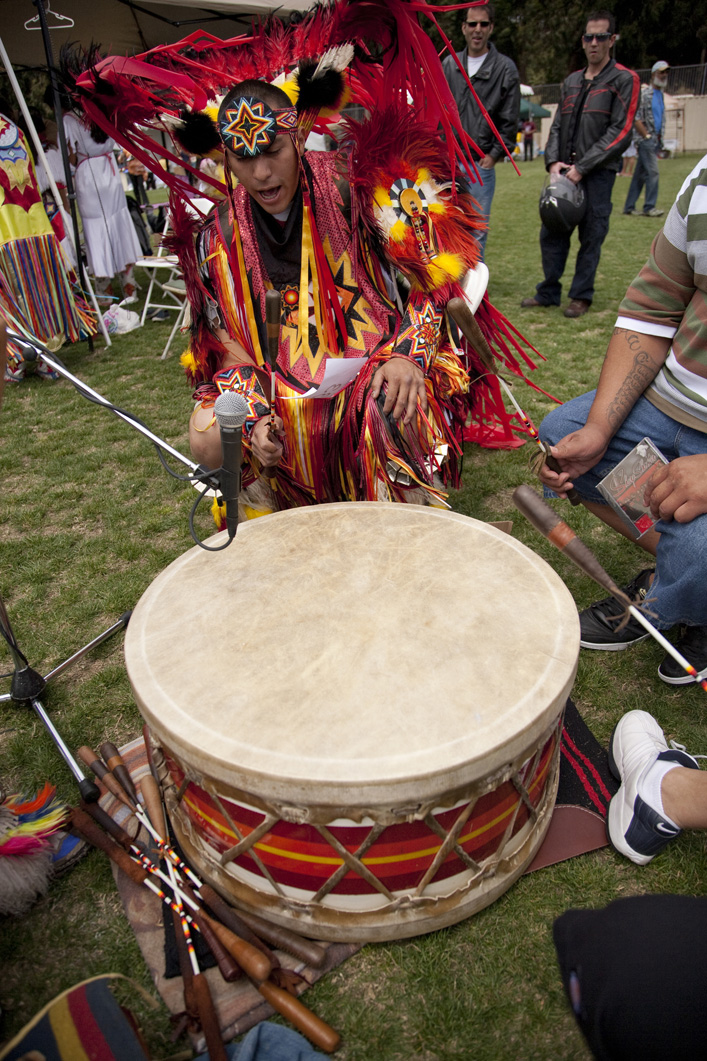 Performance de tambour dans un pow-wow