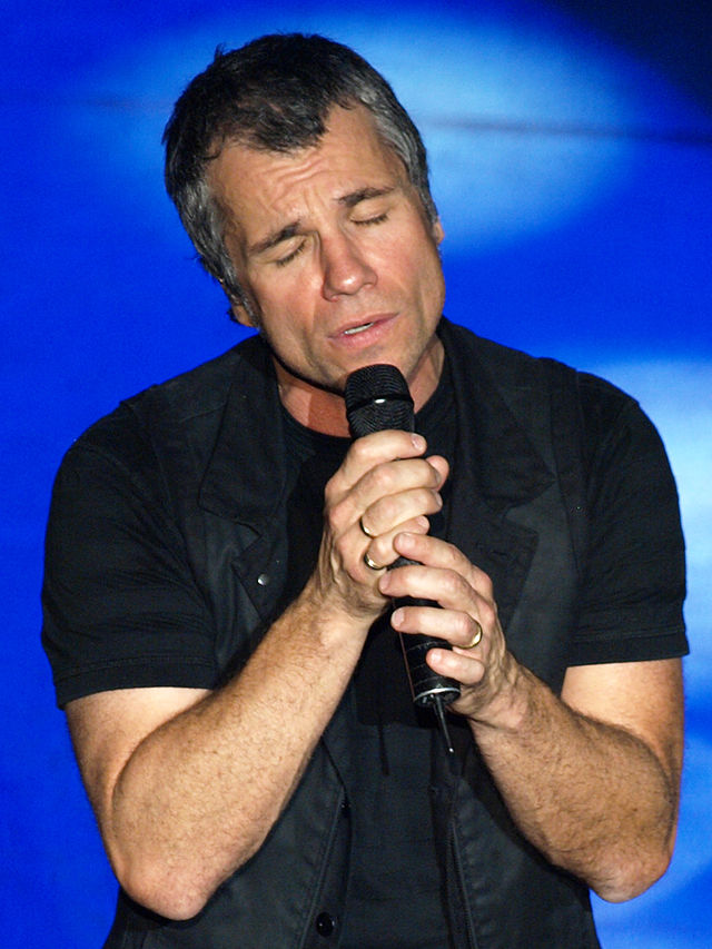 Bruno Pelletier singing in Moscow, 3 October 2010.