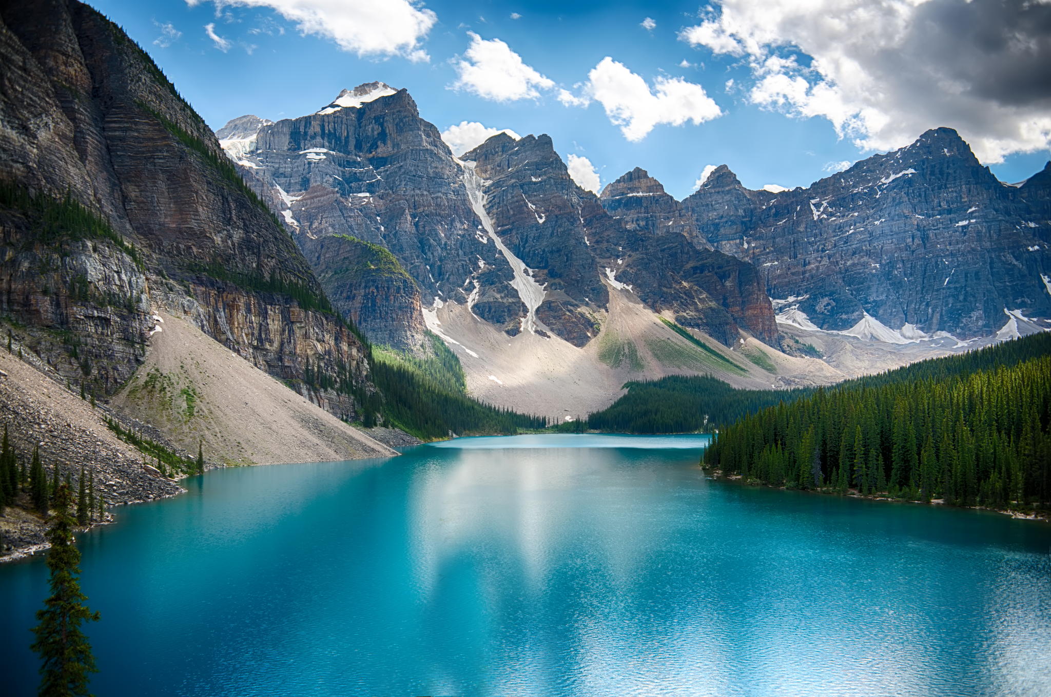 Lac morainique dans le parc national Banff (2012)