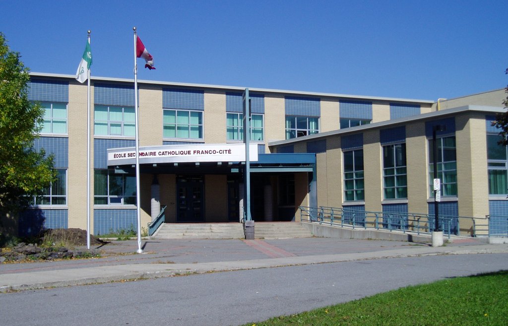 École secondaire catholique Franco-cité, fondé à Ottawa en 1994