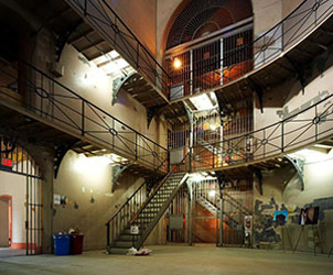 Don Jail, Interior