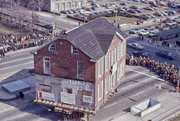 Toronto Feature: Campbell House (en anglais seulement)